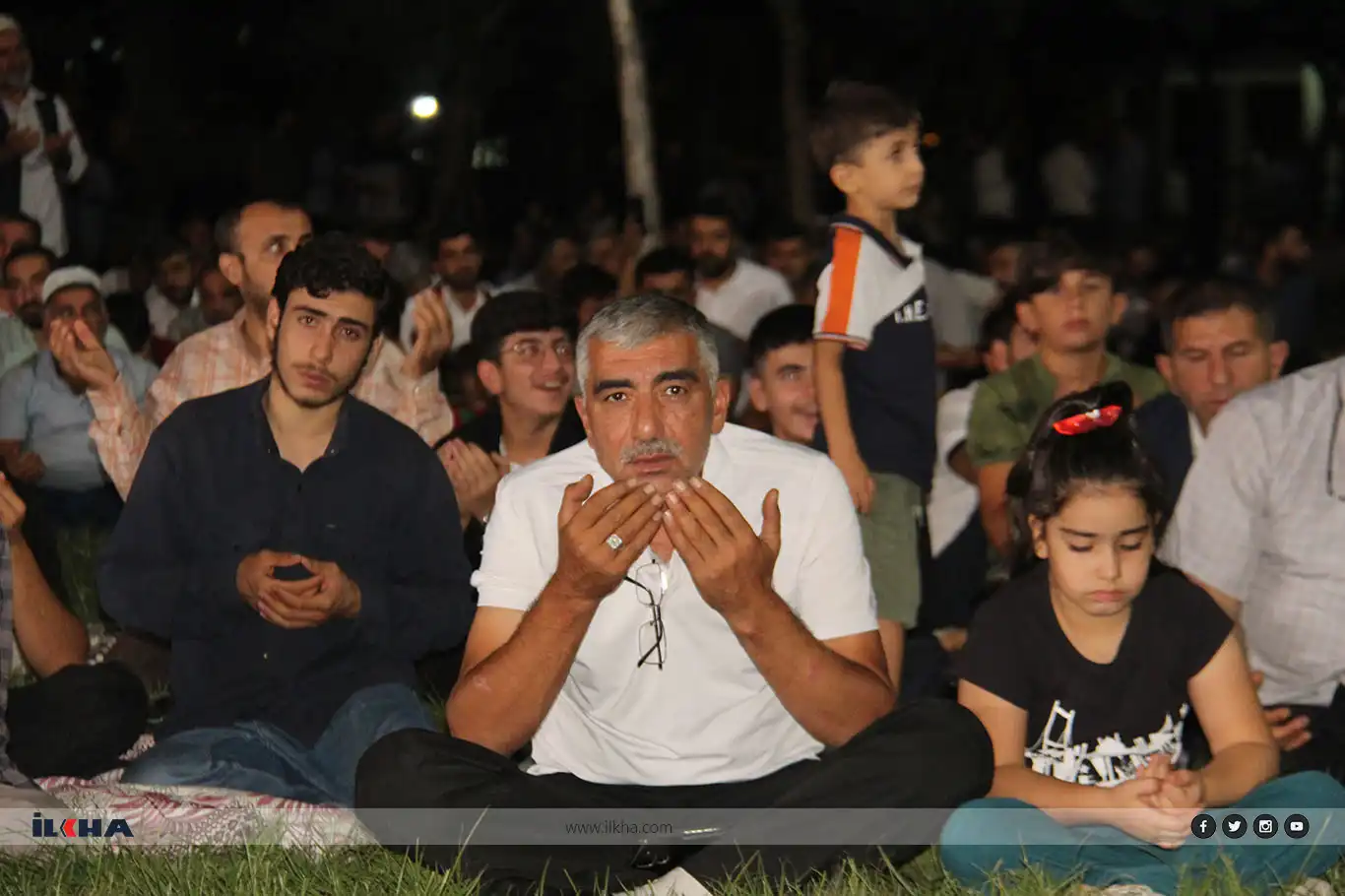 Di çalakiya Mewluda Nebî de ji bo Narîna ku li Diyarbekirê hat qetilkirin Fatîha hat xwendin Di çalakiya Mewluda Nebî de ji bo Narîna ku li Diyarbekirê hat qetilkirin Fatîha hat xwendin