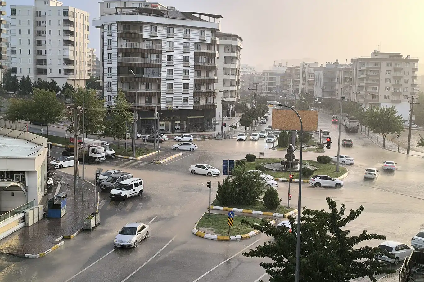 Şanlıurfa'da sağanak yağış etkili oluyor