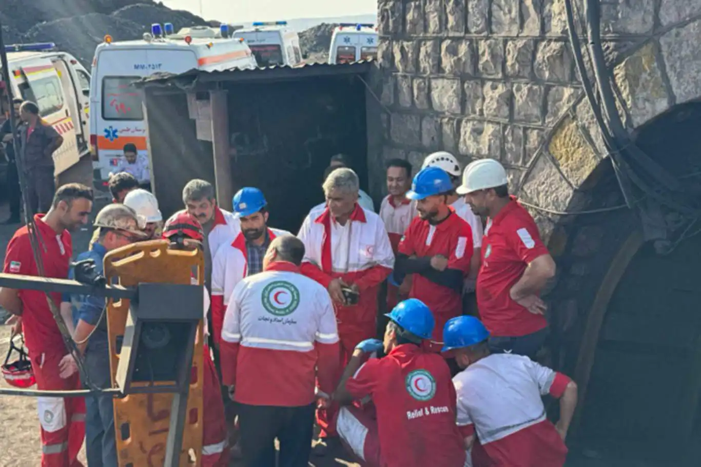 İran'da kömür madeninde hayatını kaybedenlerin sayısı 28'e yükseldi