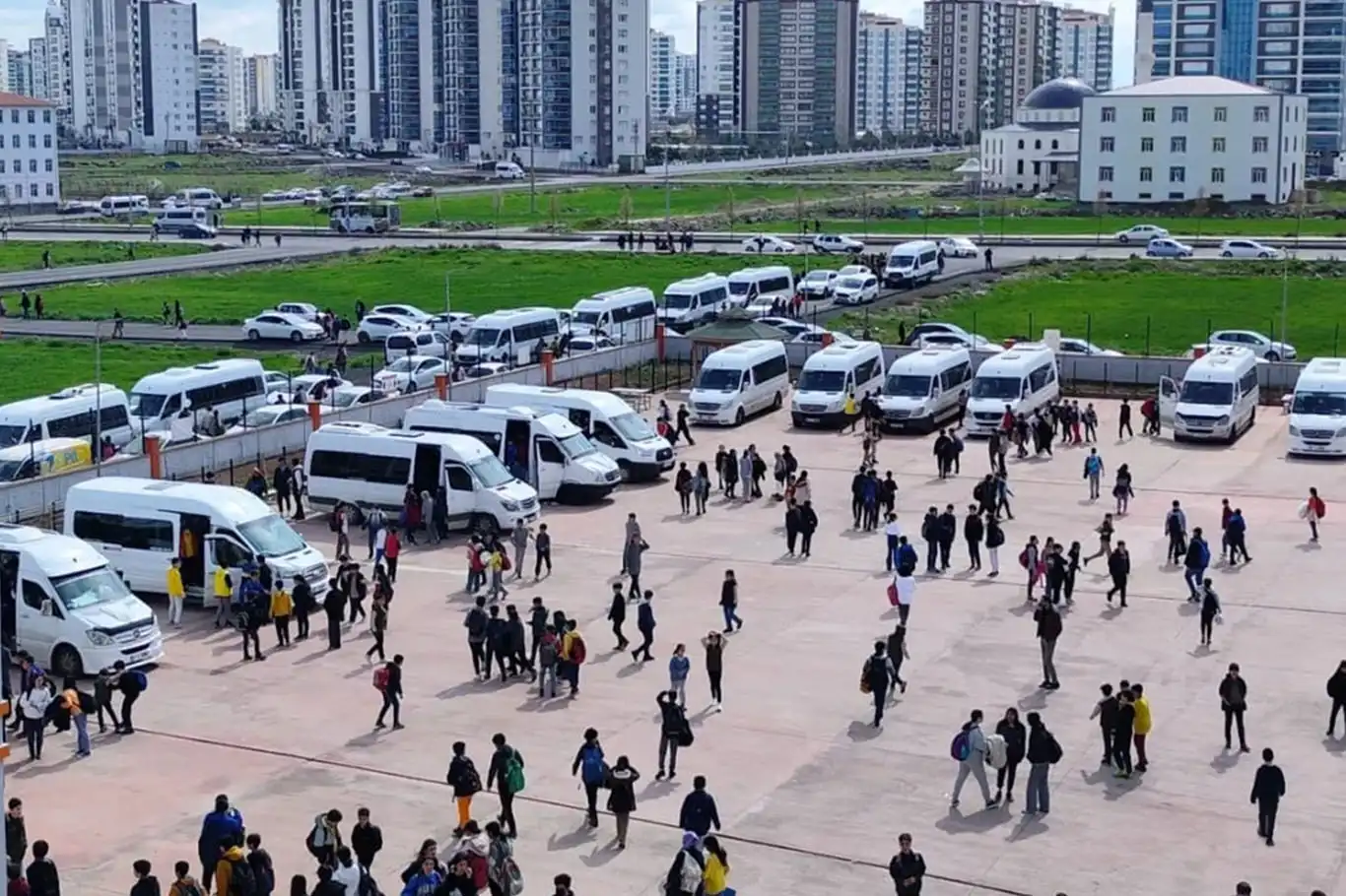 Diyarbakır'da bin araçlık servis filosu yeni eğitim öğretim yılına hazır Diyarbakır'da bin araçlık servis filosu yeni eğitim öğretim yılına hazır