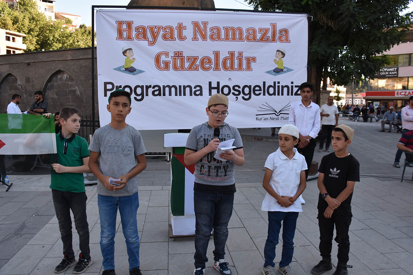Bitlis’te "Hayat Namazla Güzeldir" göz kamaştırdı.