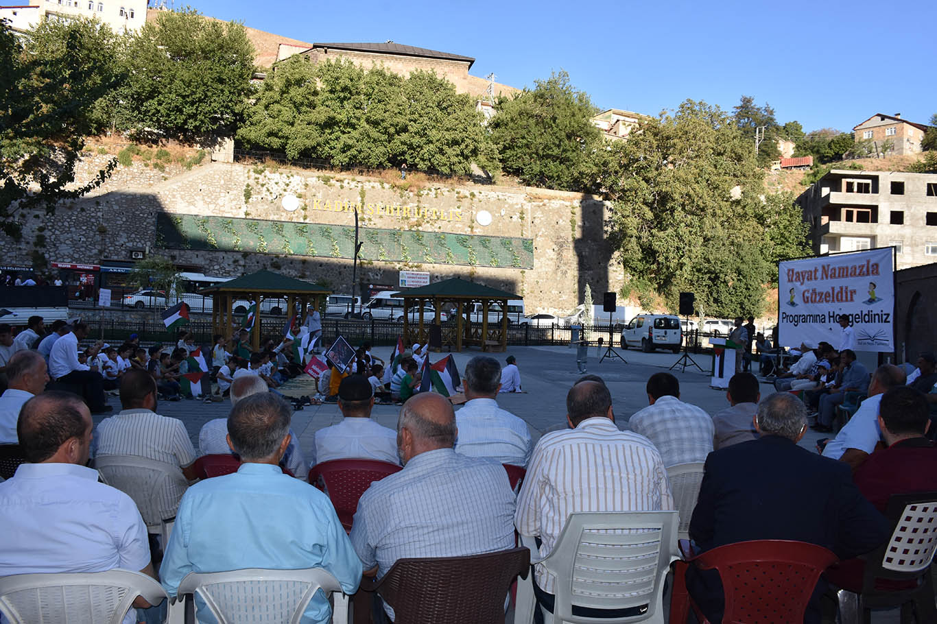 Bitlis’te "Hayat Namazla Güzeldir" göz kamaştırdı.