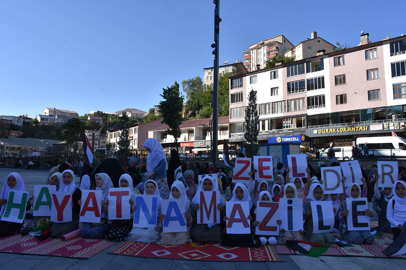 Bitlis’te "Hayat Namazla Güzeldir" göz kamaştırdı.