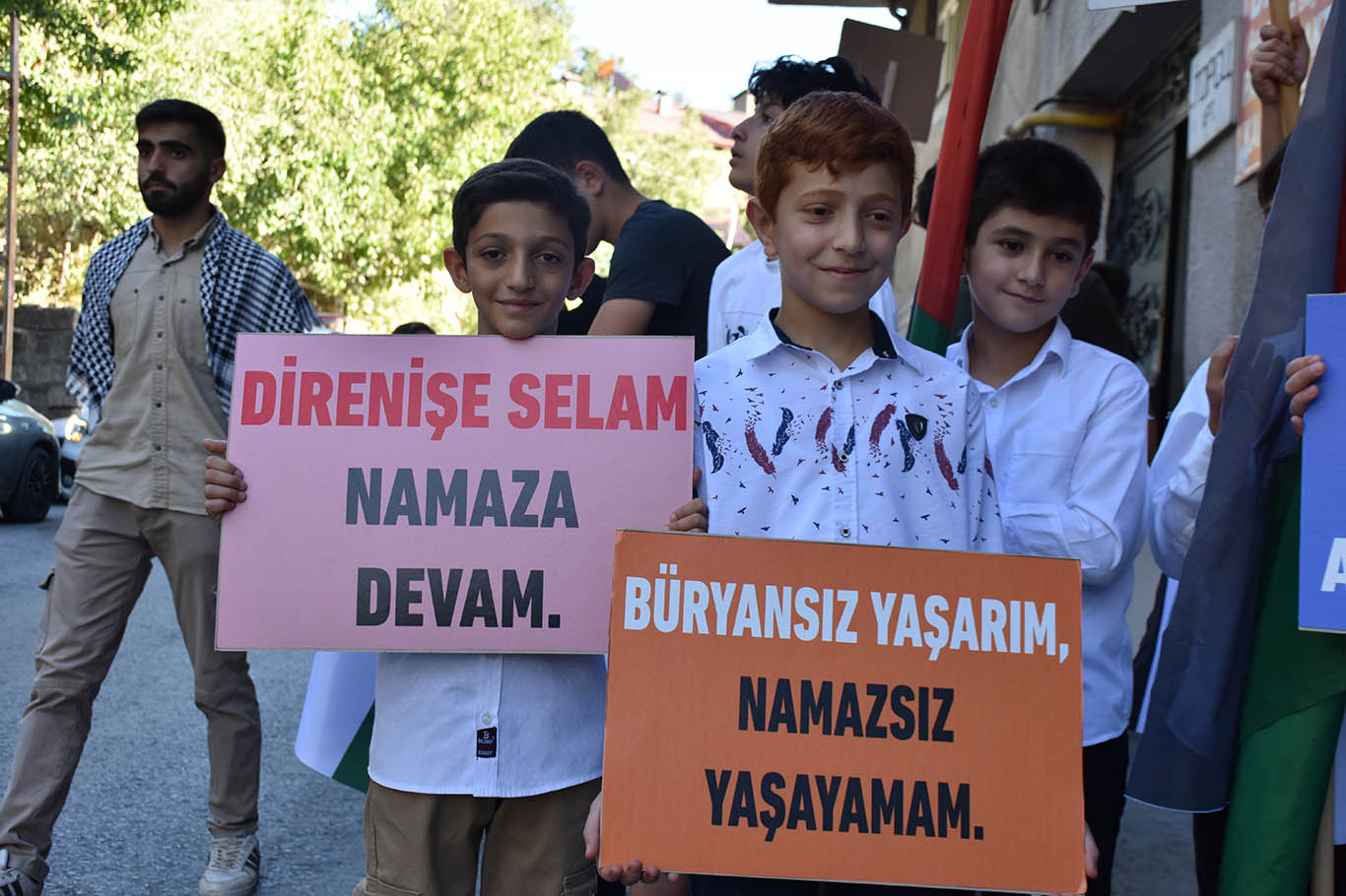 Bitlis’te "Hayat Namazla Güzeldir" göz kamaştırdı.