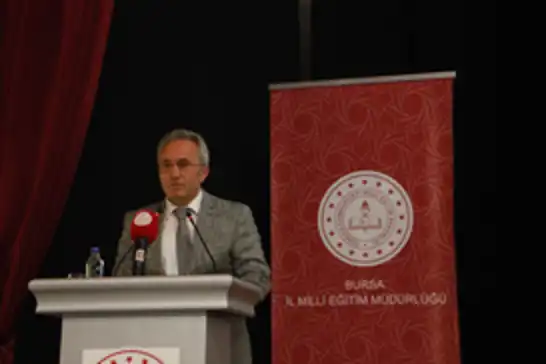 "Yeni müfredat manevi ve insani değerleri de kapsayan bütüncül bir yapıdır"