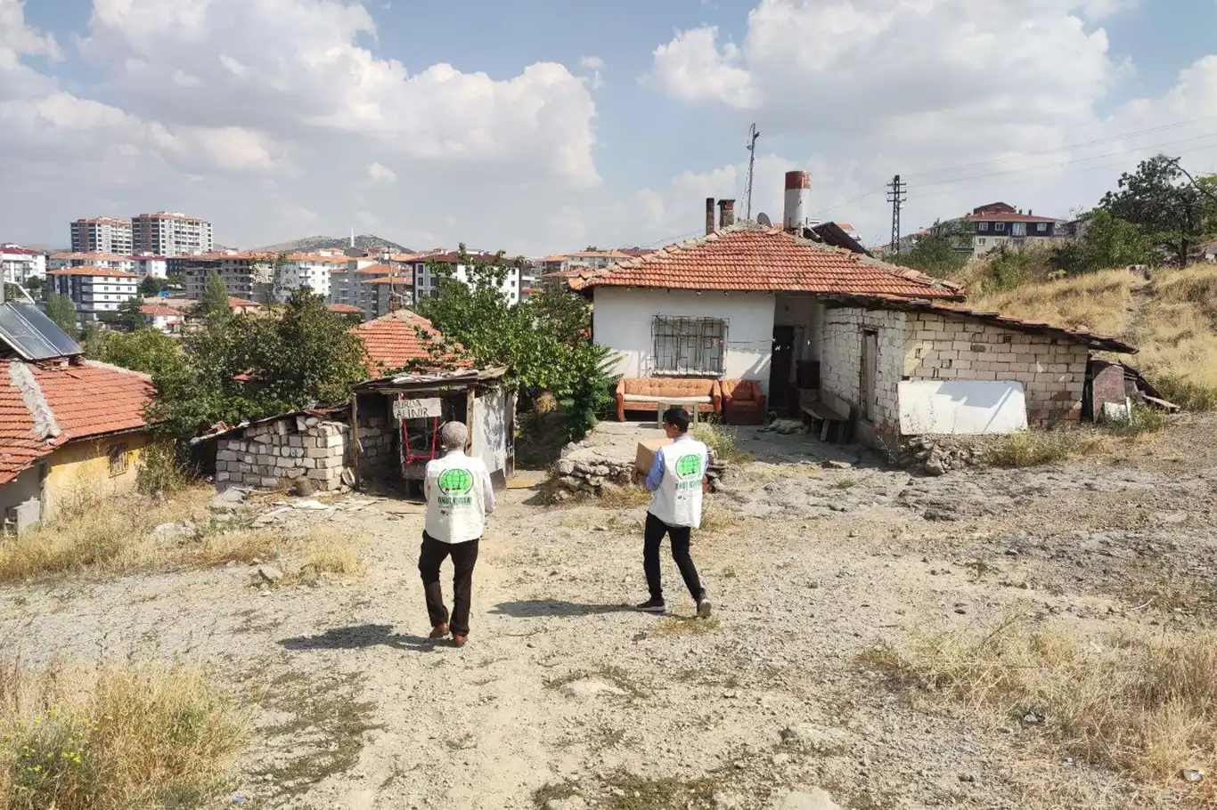 Umut Kervanı Ankara'da onlarca aileye kırmızı et ve gıda paketi ulaştırdı