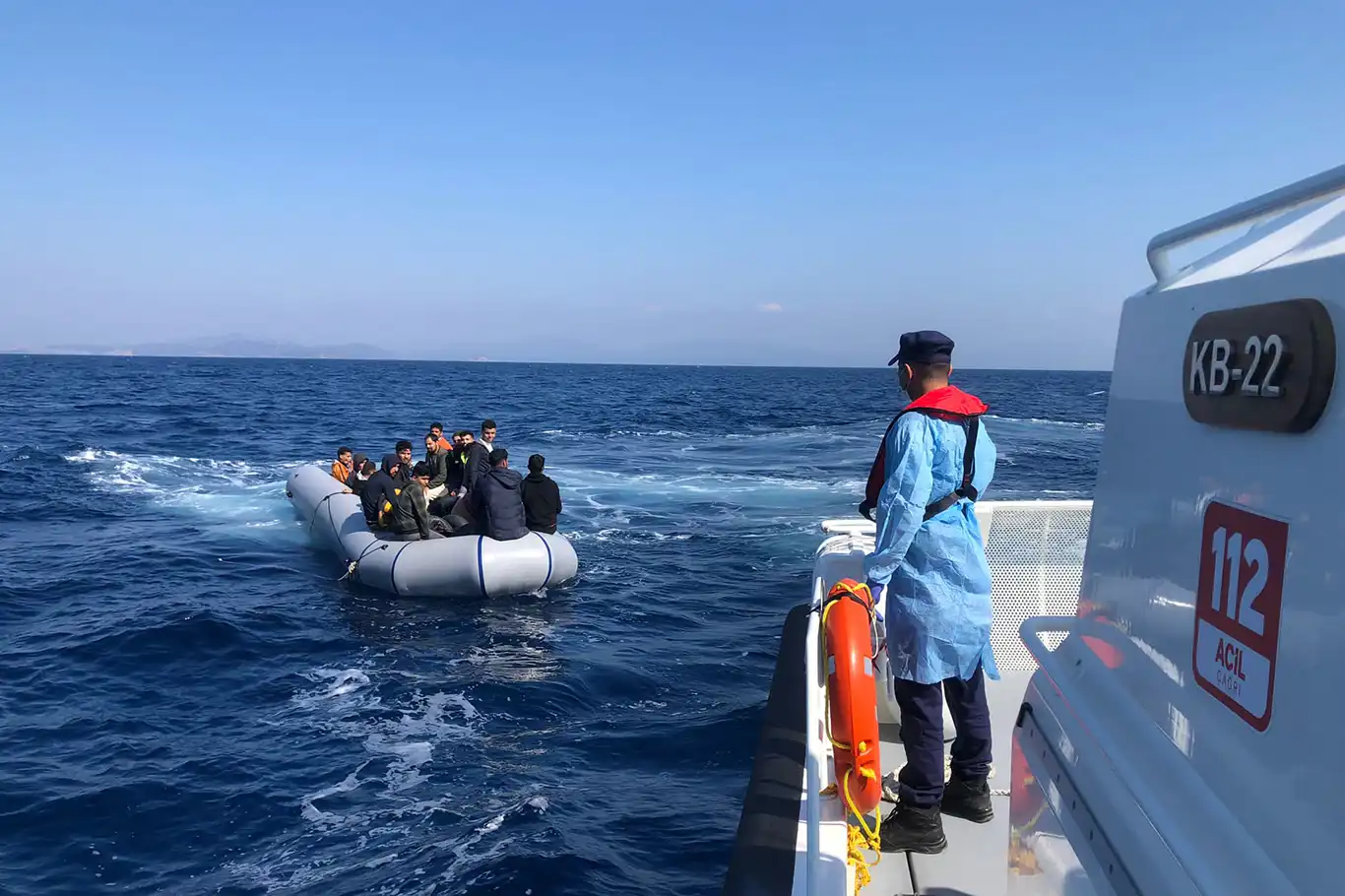 21 irregular migrants, including 9 children, rescued off Izmir coast