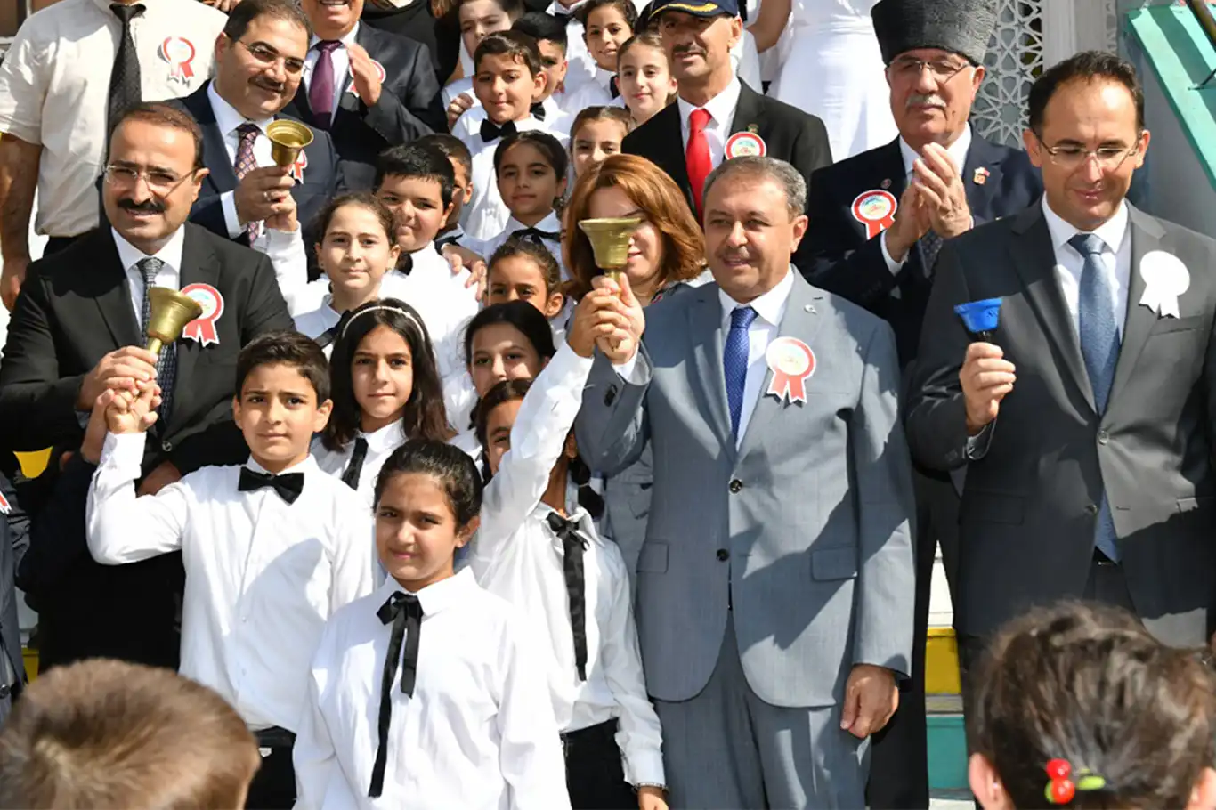 Şanlıurfa'da yılın ilk ders zili çaldı Şanlıurfa'da yılın ilk ders zili çaldı
