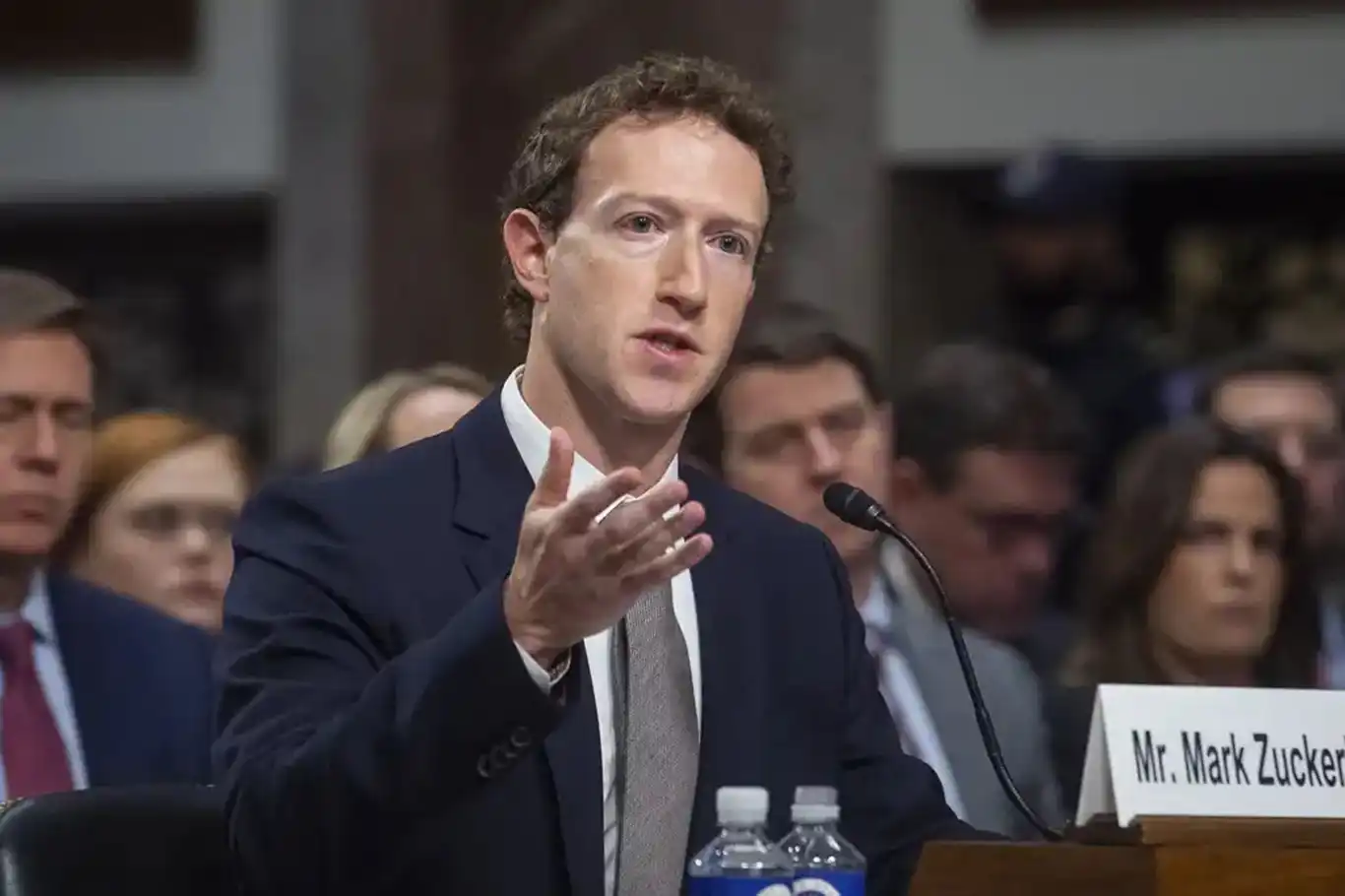 Zuckerberg'den Covid-19 aşısı itirafı