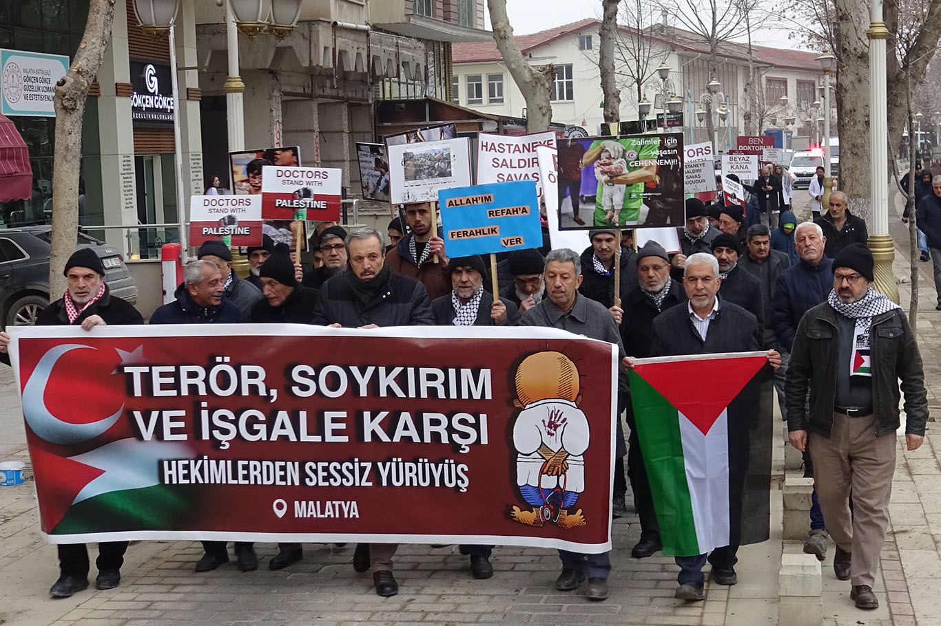 Hekimler ve sağlık çalışanları: Gazeteciler canları pahasına Gazze'yi terk etmeyip, soykırımı aktarmaya çalışıyorlar