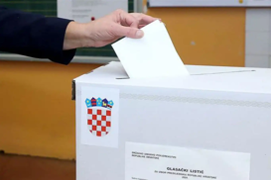 Croats vote in presidential run-off election with Milanovic leading in polls