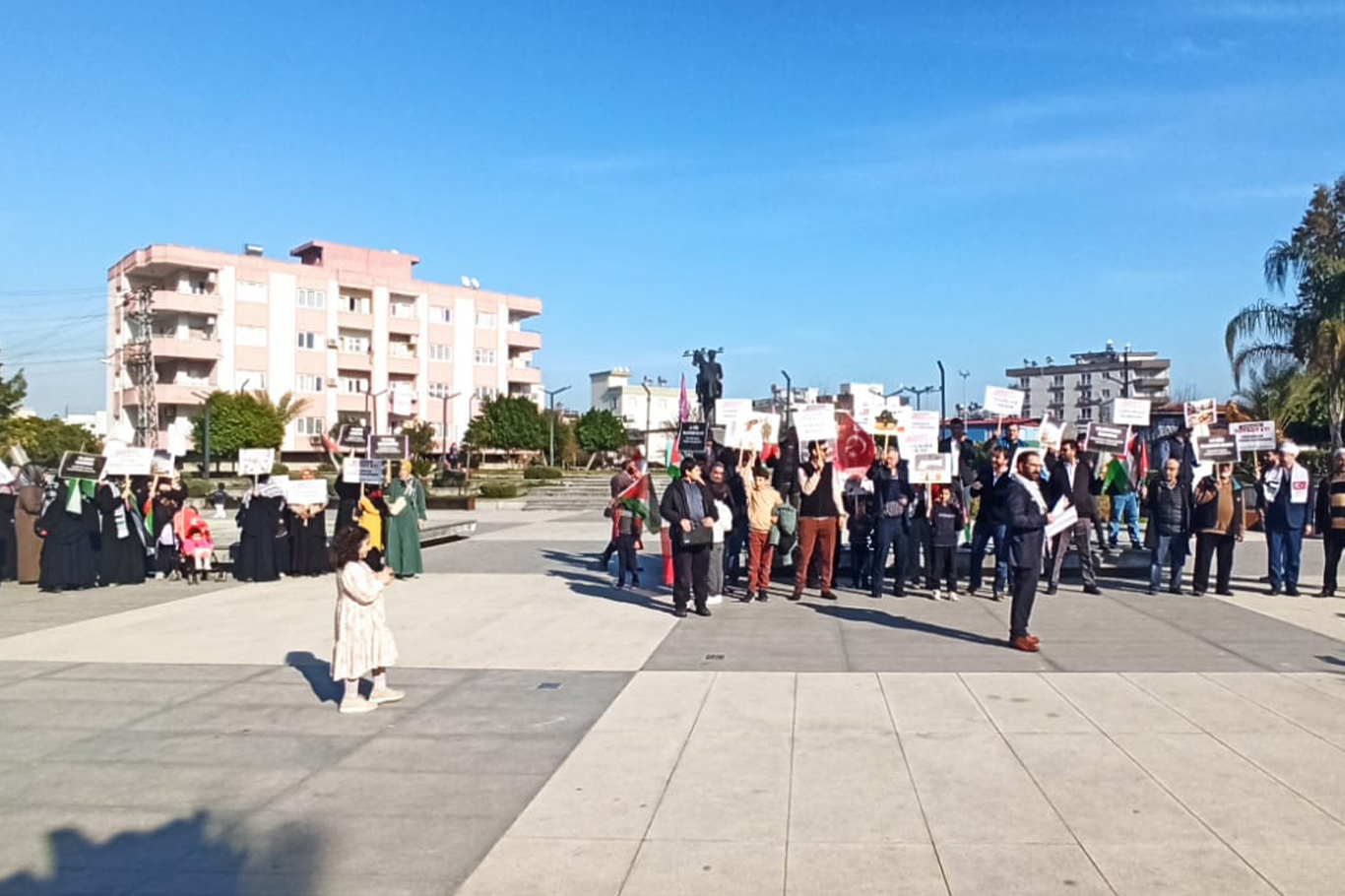 Adana'dan Gazze direnişine destek: Gazze, direnişiyle onurlu ve azizdir