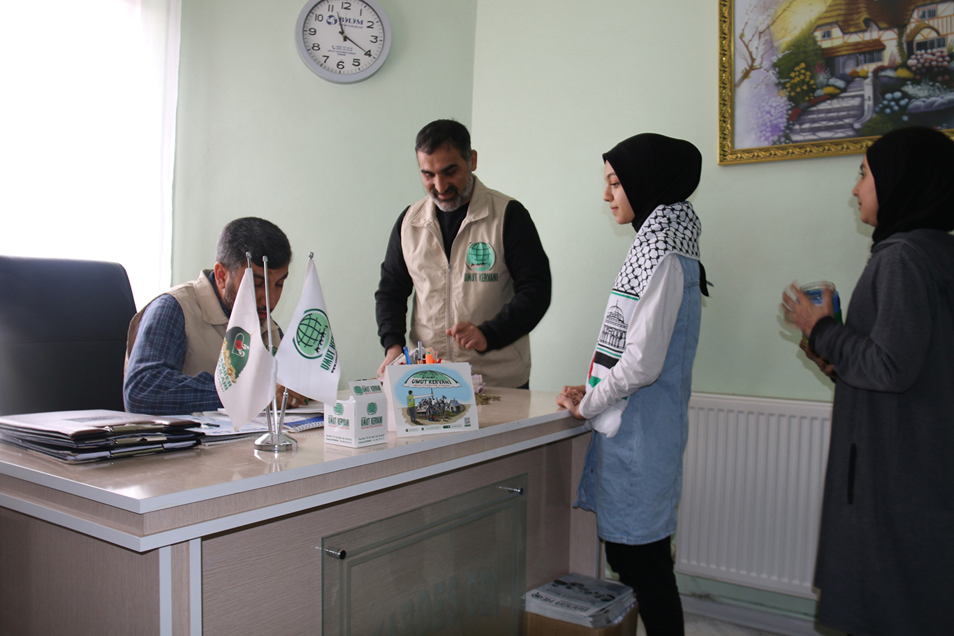 Minik çocuklar, kumbaralarında biriktirdikleri parayı Gazze'ye bağışladı