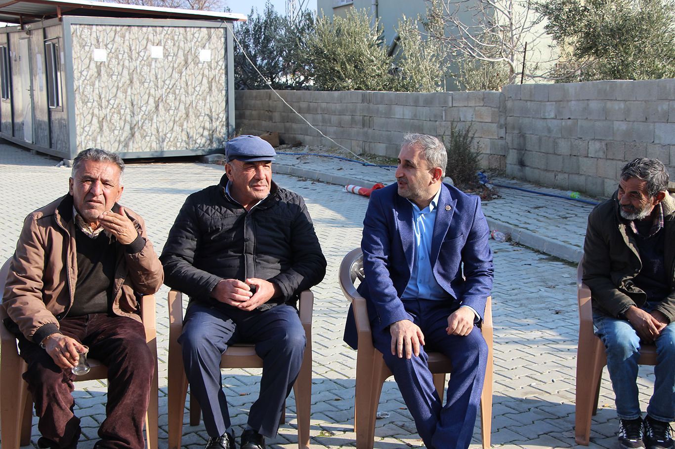 HÜDA PAR Gaziantep Milletvekili Demir, depremzedeleri dinledi