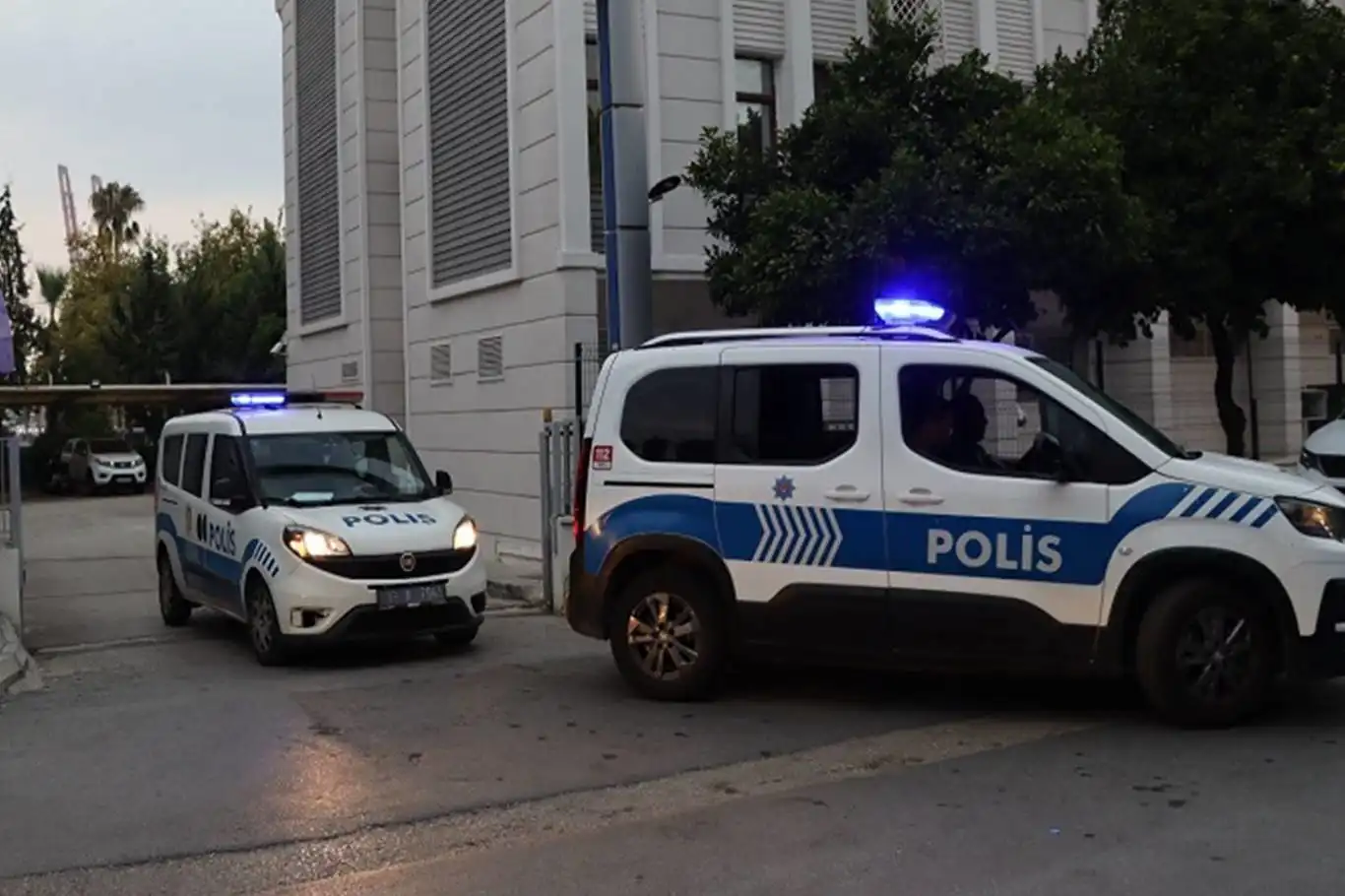 Adana ve Mersin'deki 5 cinayetin zanlısı polis çıktı