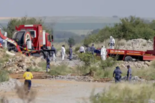 Güney Afrika'daki madenden 78 madencinin cesedi çıkarıldı