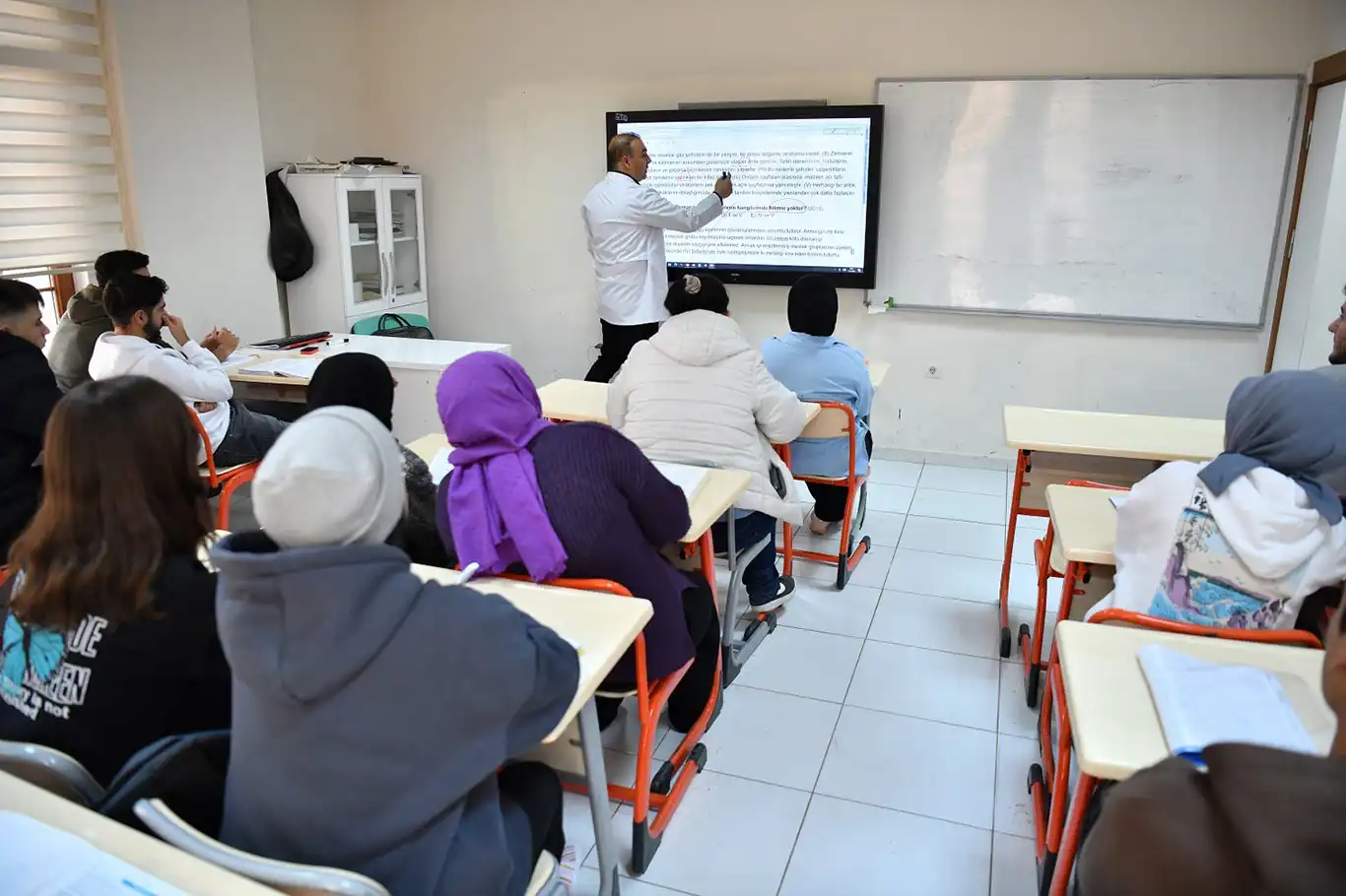 Yeşilyurt Belediyesinin "Ücretsiz YKS ve LGS" kurslarından 280 öğrenci yararlanıyor