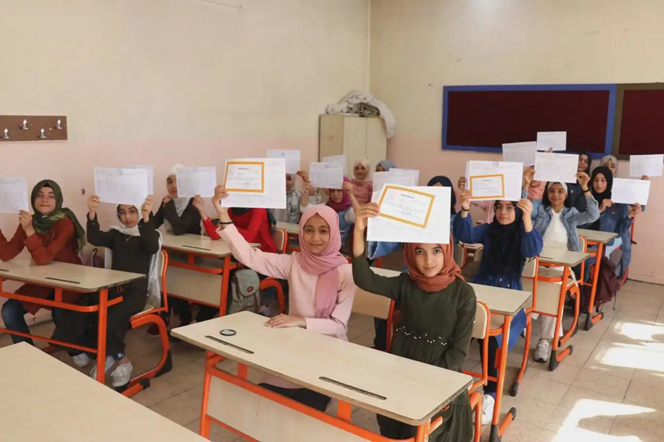 19 milyon öğrenci bugün karne heyecanı yaşayacak 19 milyon öğrenci bugün karne heyecanı yaşayacak