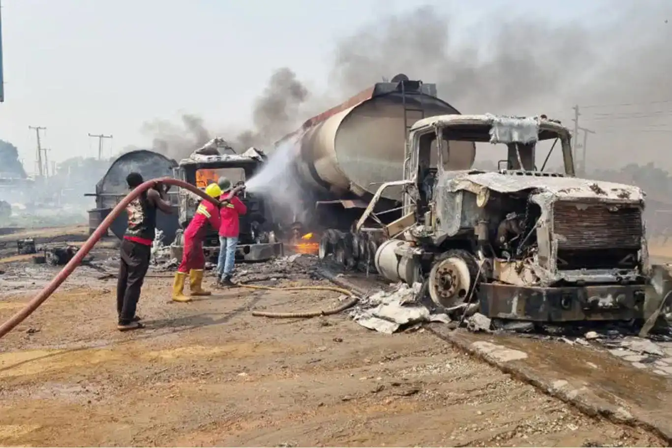 لە ئەنجامی تەقینەوەی تانکێرێک لە نێجیریا ٨٠ کەس مردن