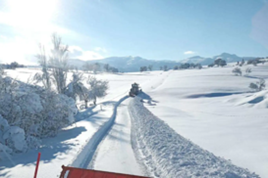 Snowfall closes 255 village roads in Van, Türkiye