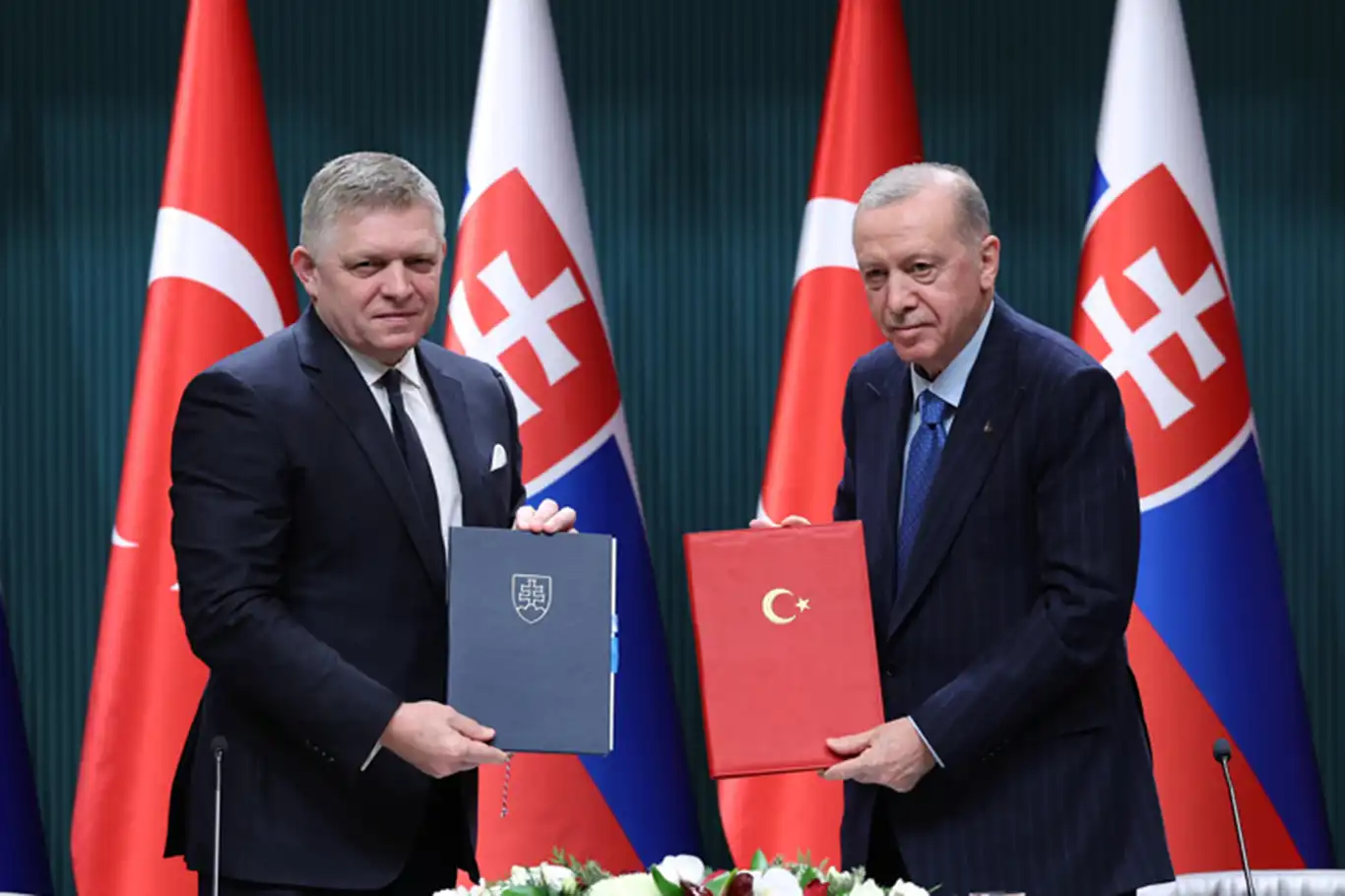 Türkiye ile Slovakya arasında 4 anlaşma 3 ortak bildiri