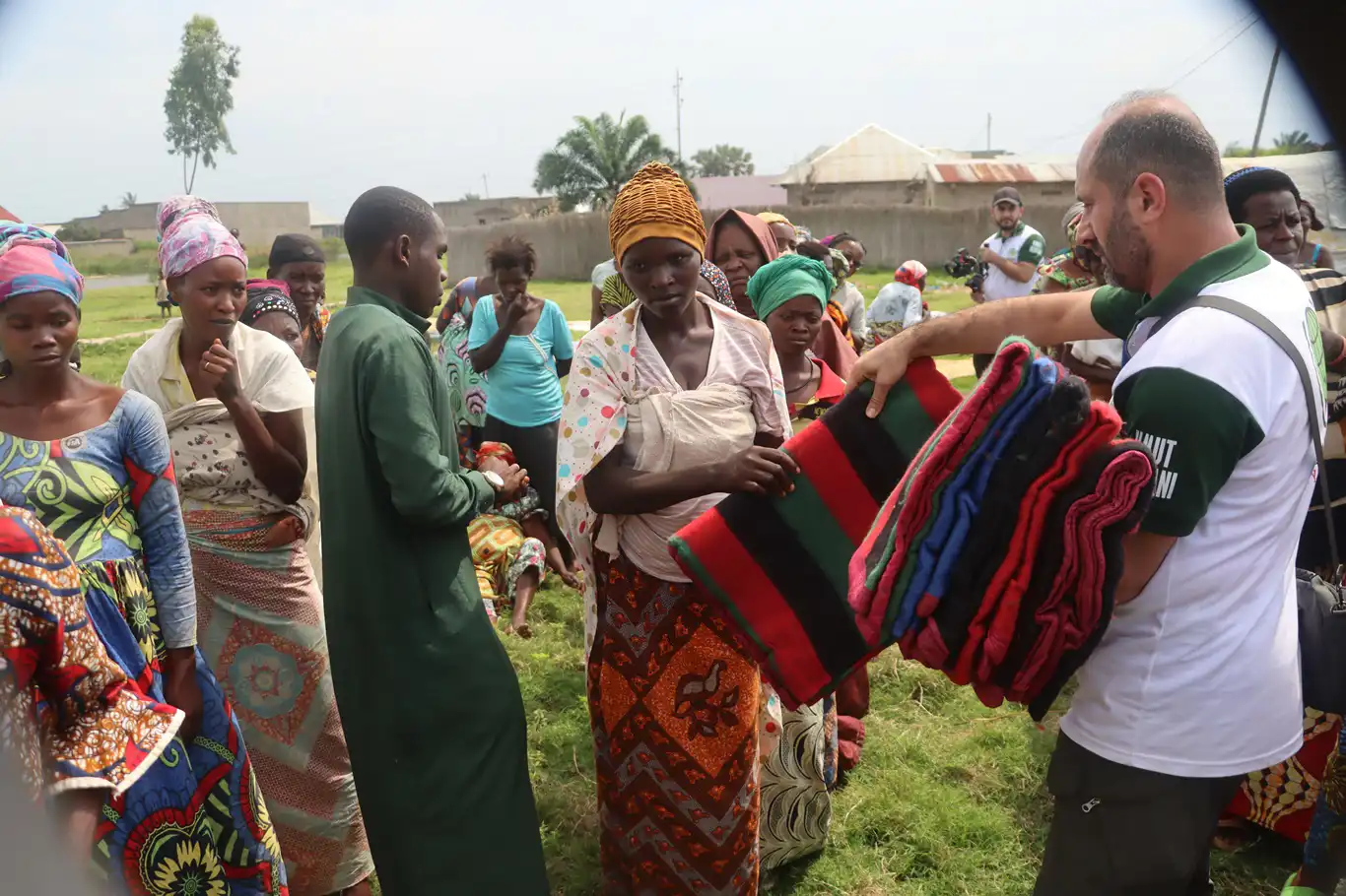 Umut Kervanı Burundi'de sel mağdurlarına battaniye yardımı ulaştırdı