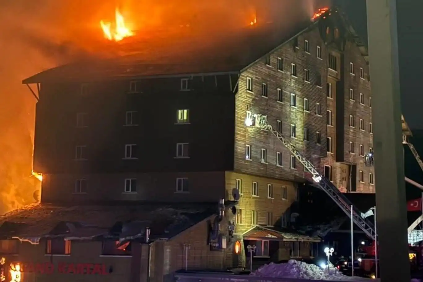 Bolu'daki yangın faciasında 66 kişi hayatını kaybetti, 51 kişi yaralandı