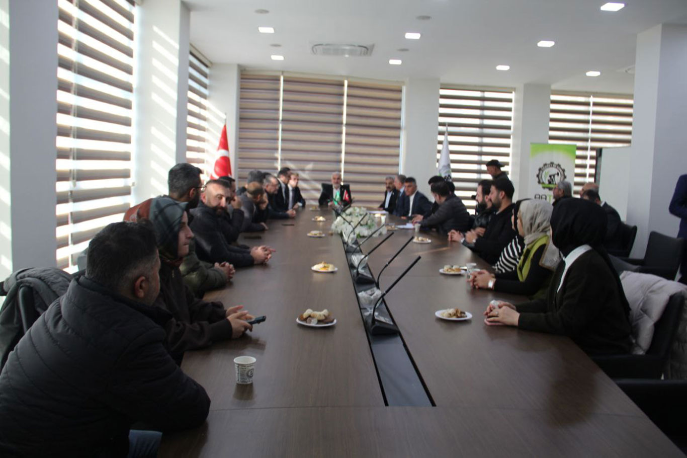 HÜDA PAR Genel Başkanı Zekeriya Yapıcıoğlu kentte faaliyet gösteren rehabilitasyon merkezlerinin yöneticileriyle buluştu