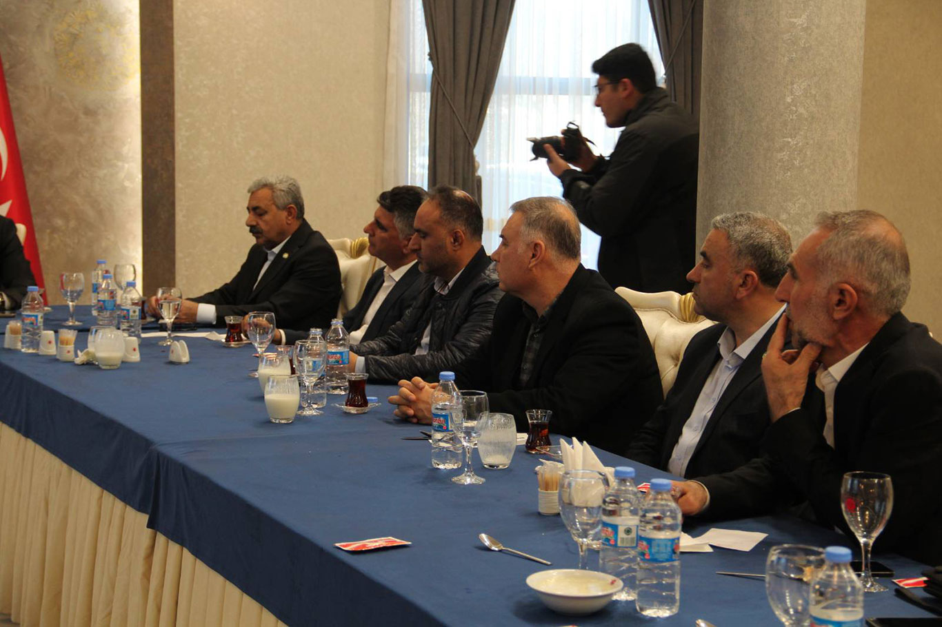 HÜDA PAR Genel Başkanı Zekeriya Yapıcıoğlu kentin iş adamlarıyla bir araya geldi