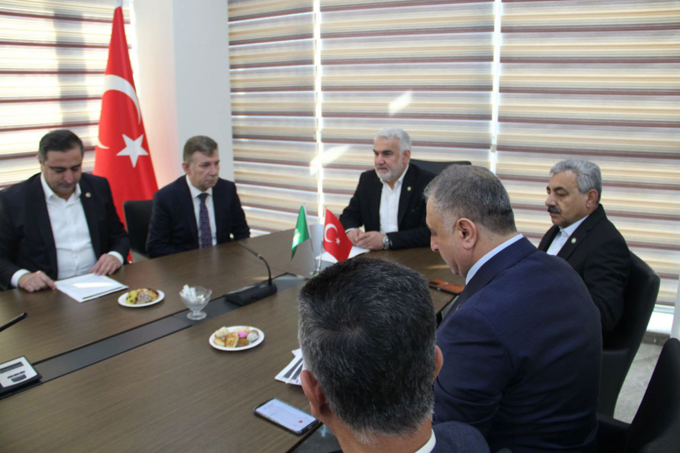 HÜDA PAR Genel Başkanı Zekeriya Yapıcıoğlu kentte faaliyet gösteren rehabilitasyon merkezlerinin yöneticileriyle buluştu