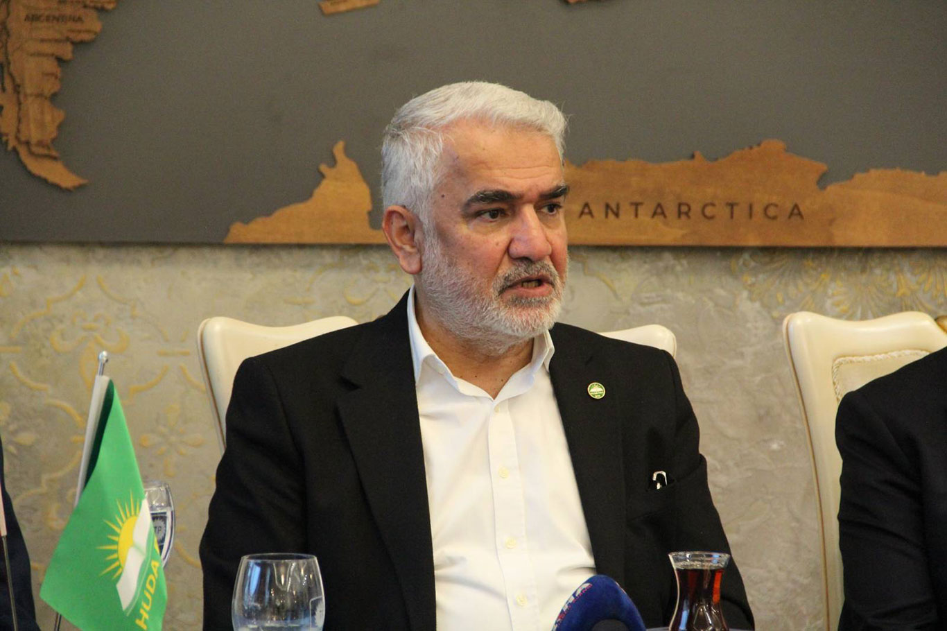 HÜDA PAR Genel Başkanı Zekeriya Yapıcıoğlu kentin iş adamlarıyla bir araya geldi
