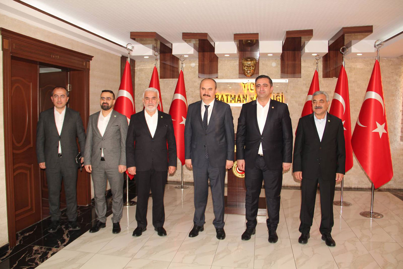 HÜDA PAR Genel Başkanı Yapıcıoğlu Batman Valisi Canalp'la görüştü