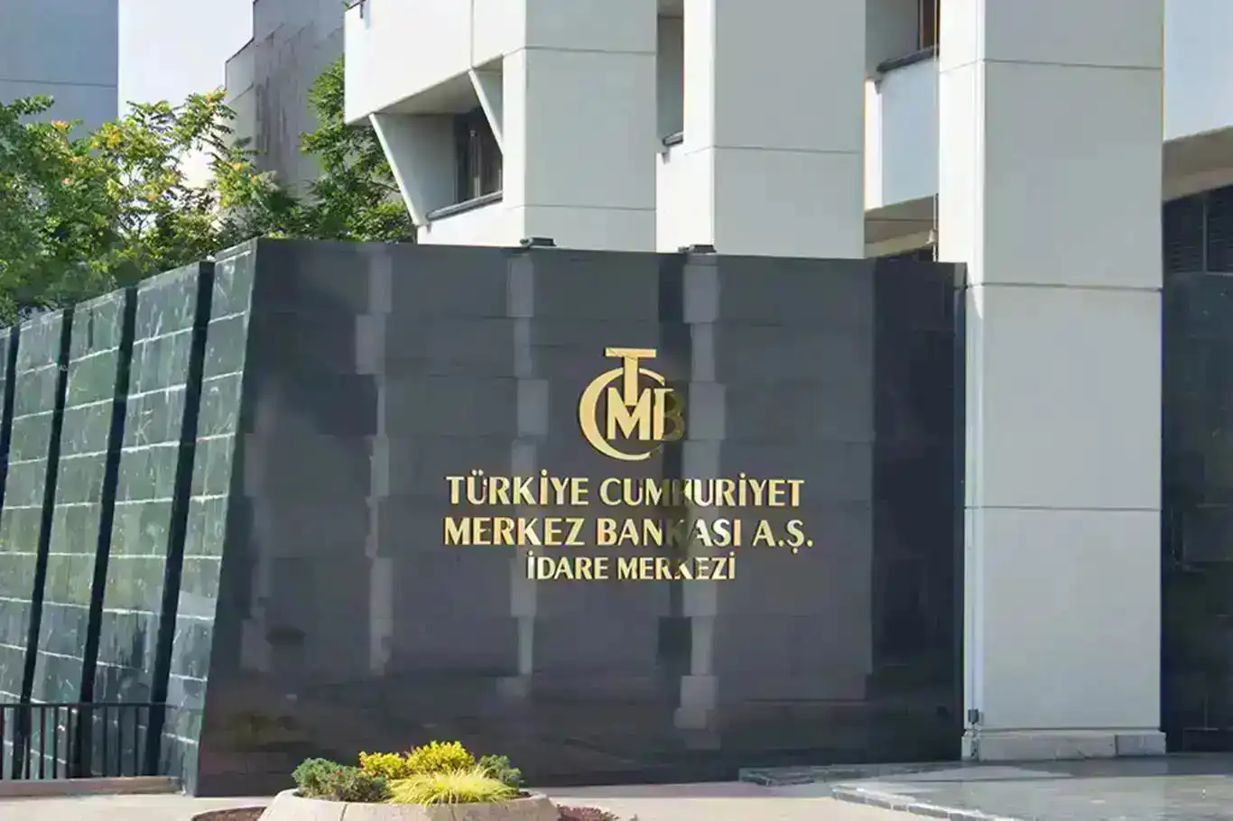 Türkiye's Central Bank signals continued tight policy with rate reduction to 45%