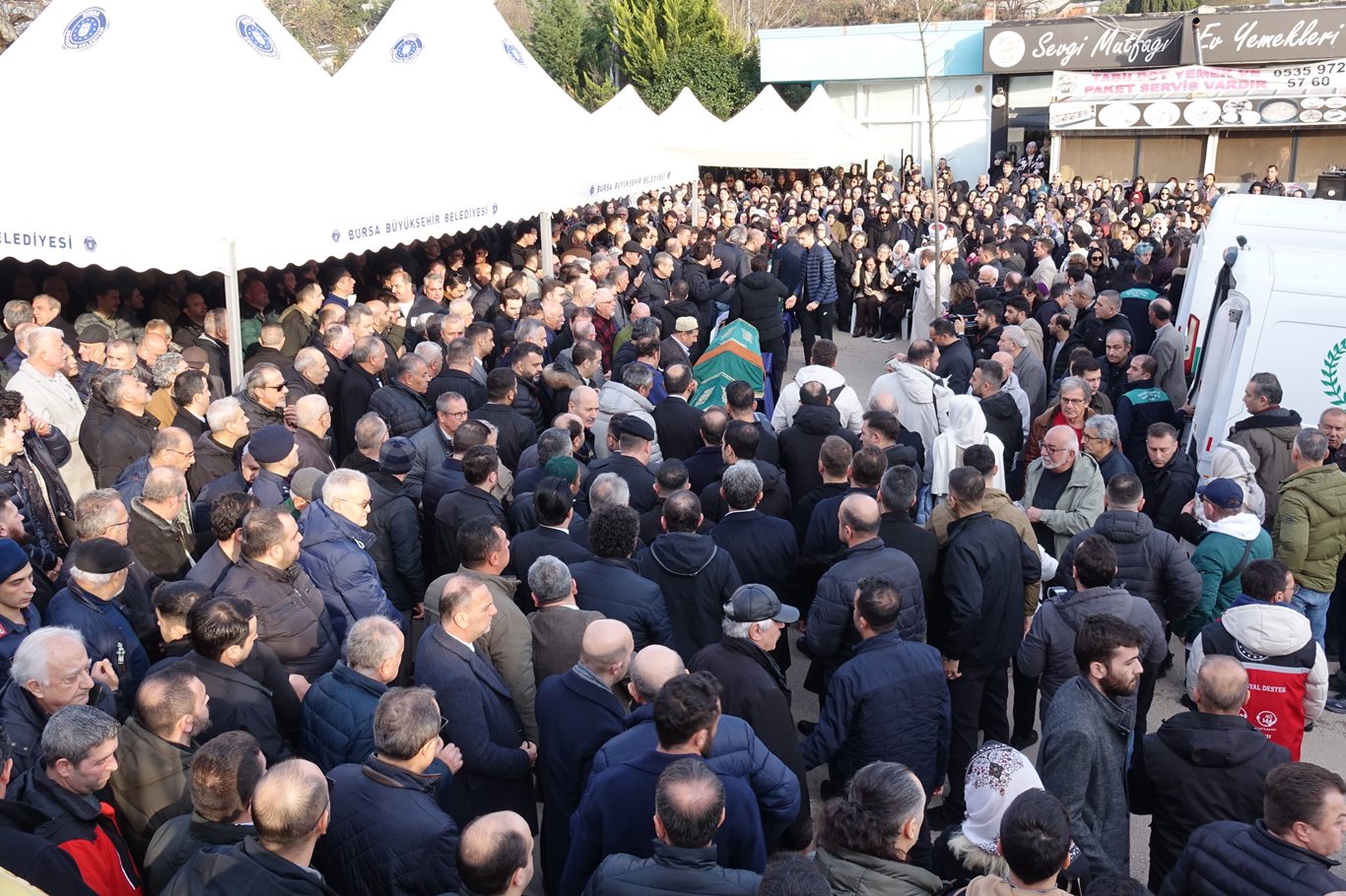 Bolu Kartalkaya’daki yangında hayatını kaybeden 4 kişilik aile Bursa’da toprağa verildi