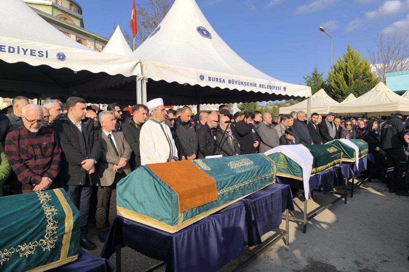 Bolu Kartalkaya’daki yangında hayatını kaybeden 4 kişilik aile Bursa’da toprağa verildi
