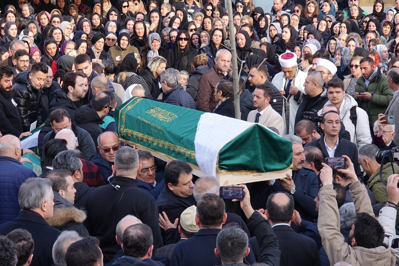 Bolu Kartalkaya’daki yangında hayatını kaybeden 4 kişilik aile Bursa’da toprağa verildi