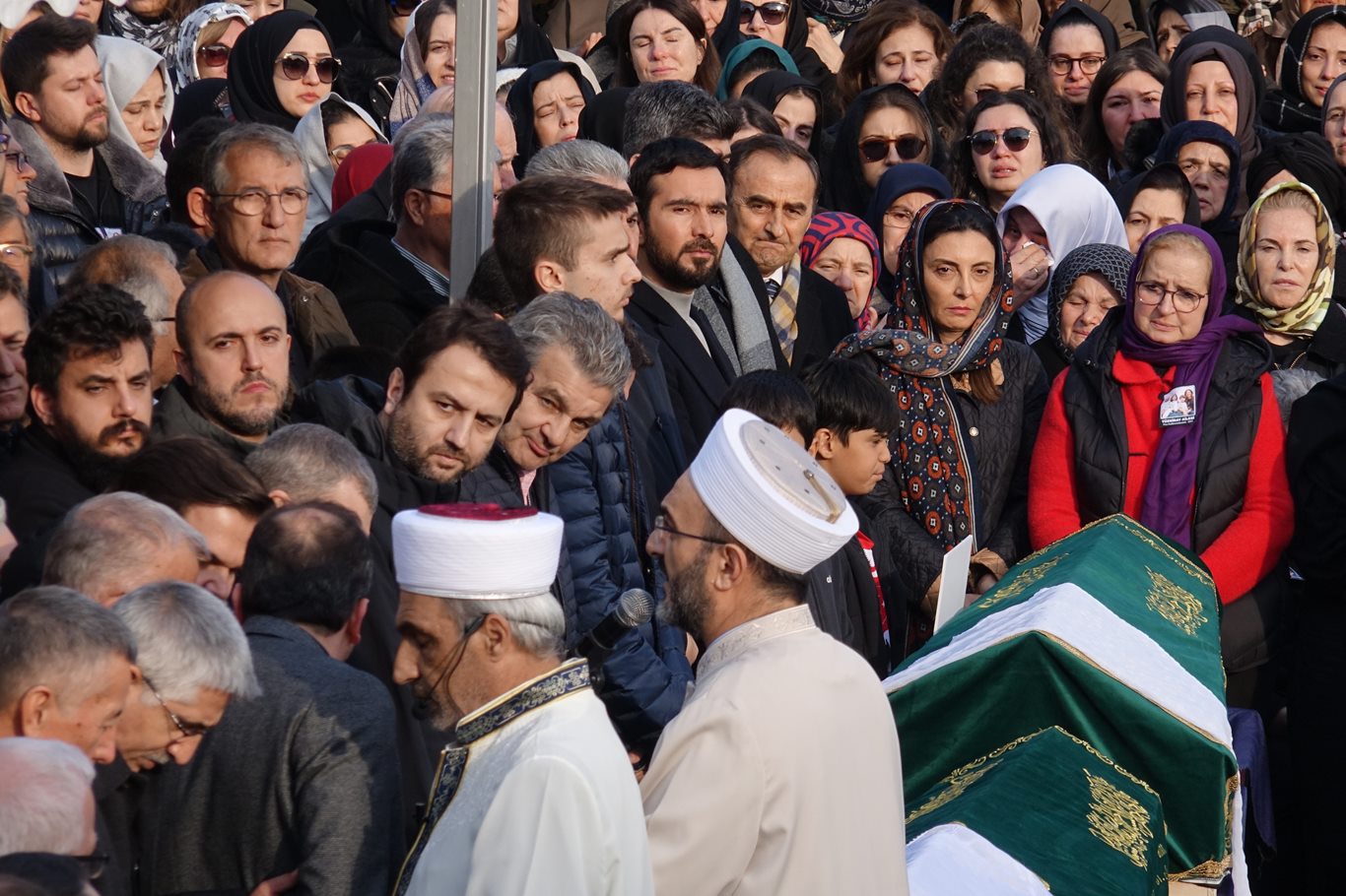 Bolu Kartalkaya’daki yangında hayatını kaybeden 4 kişilik aile Bursa’da toprağa verildi