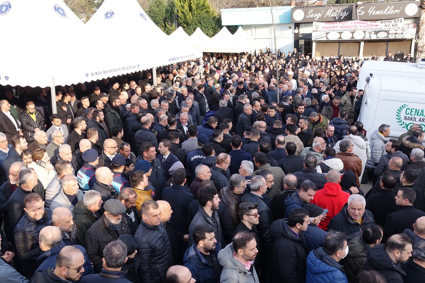 Bolu Kartalkaya’daki yangında hayatını kaybeden 4 kişilik aile Bursa’da toprağa verildi
