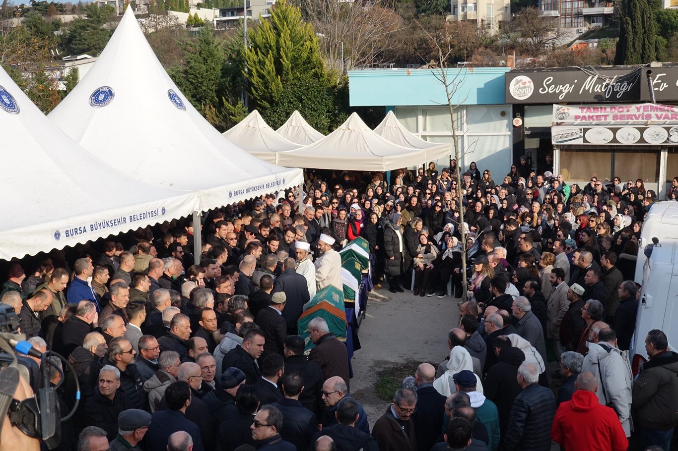 Bolu Kartalkaya’daki yangında hayatını kaybeden 4 kişilik aile Bursa’da toprağa verildi
