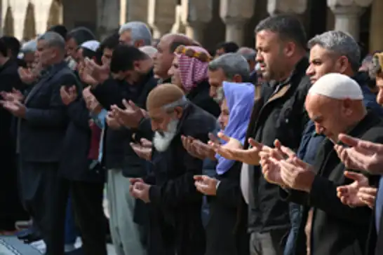 Şanlıurfa'da Cuma namazı sonrası eller yağmur duası için semaya kalktı