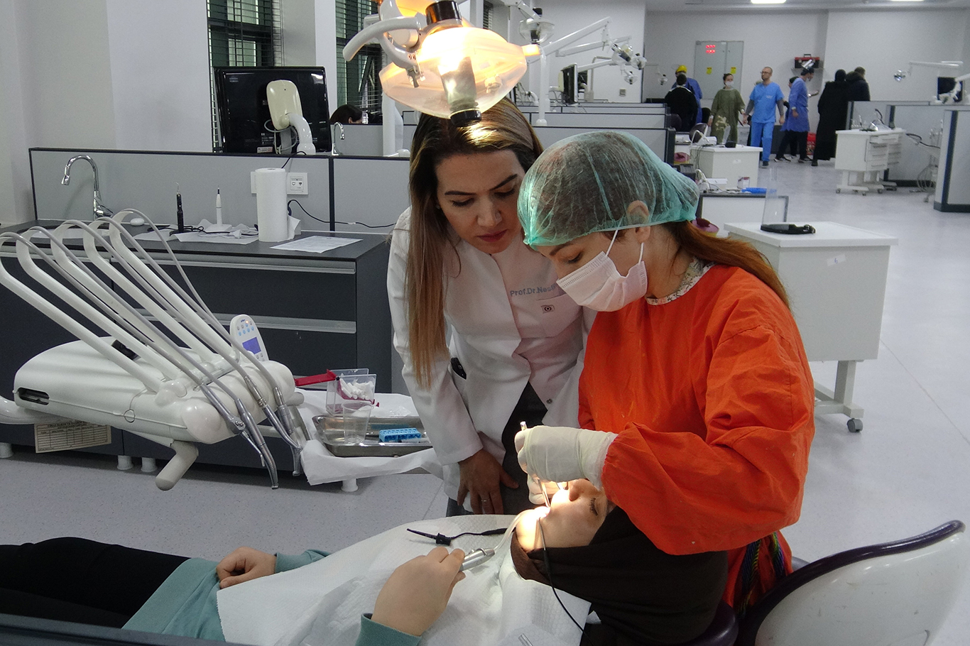 Prof. Dr. Şimşek: Kanal tedavisi hasta açısından korkulacak bir şey değildir