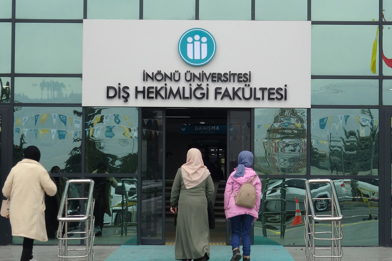 Prof. Dr. Şimşek: Kanal tedavisi hasta açısından korkulacak bir şey değildir