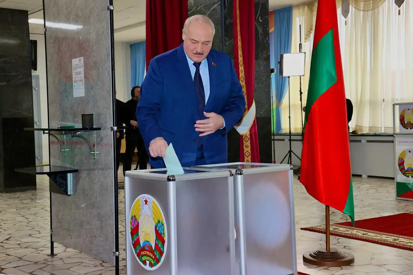 Belarus'ta halk cumhurbaşkanı seçimi için sandık başına gidiyor