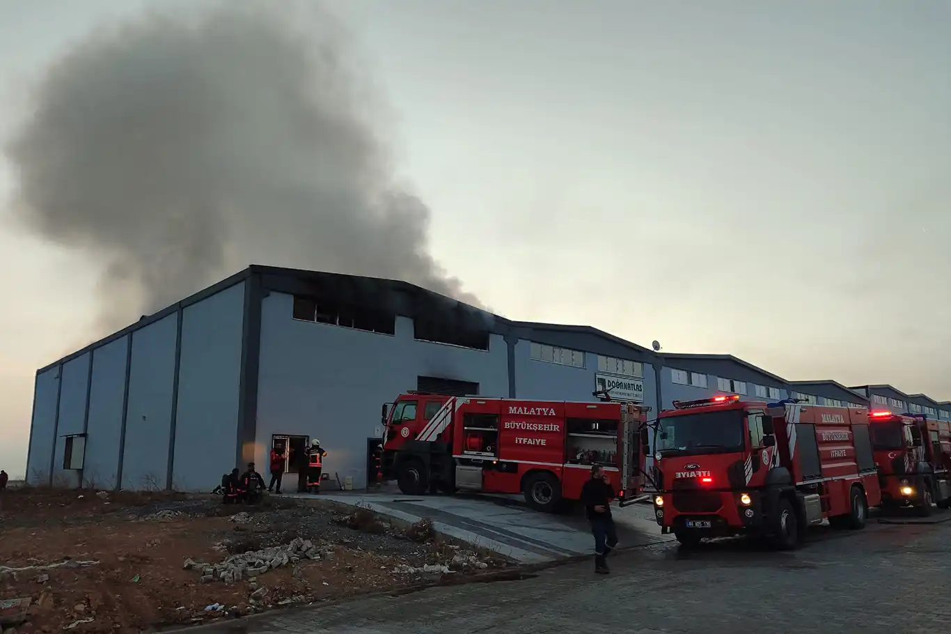 Malatya'da kağıt fabrikasında yangın