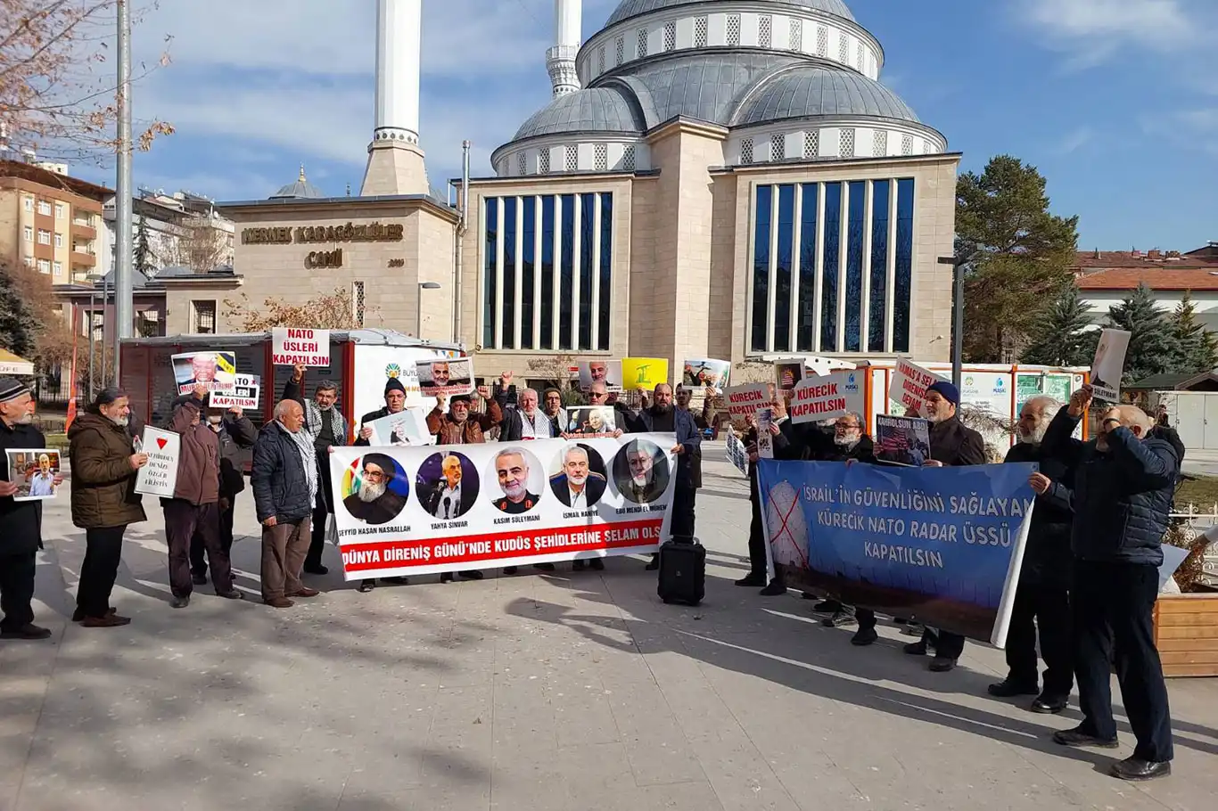 Türkiye'deki üslerin kapatılması eylemi 7'nci yılına girdi Türkiye'deki üslerin kapatılması eylemi 7'nci yılına girdi