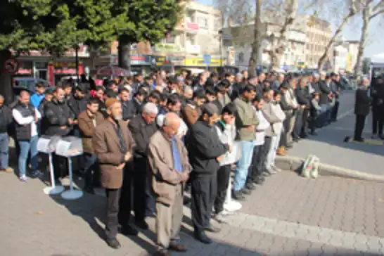 Adana'da Muhammed Dayf ve Kassam Şehitleri için gıyabi cenaze namazı kılındı