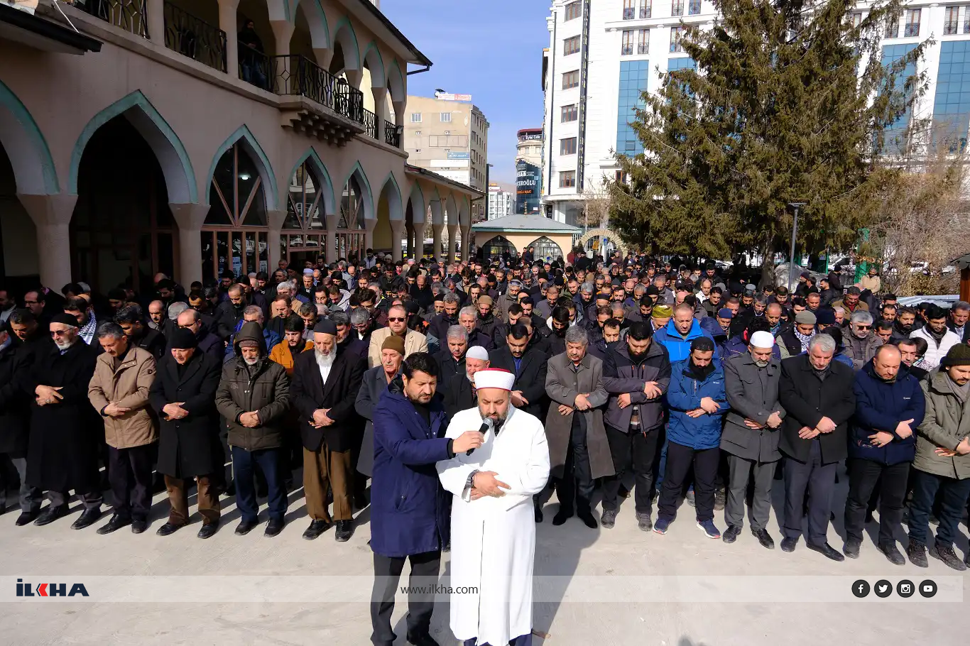 إقامة صلاة الغائب في ولاية وان التركية على أرواح القادة الشهداء