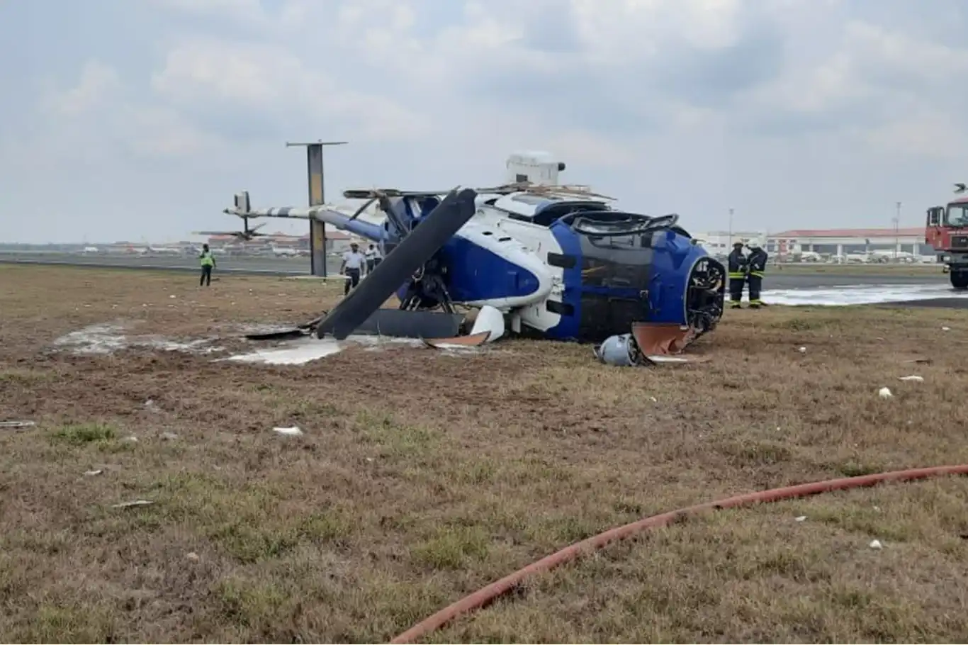 Hindistan'da helikopter düştü: 3 ölü Hindistan'da helikopter düştü: 3 ölü