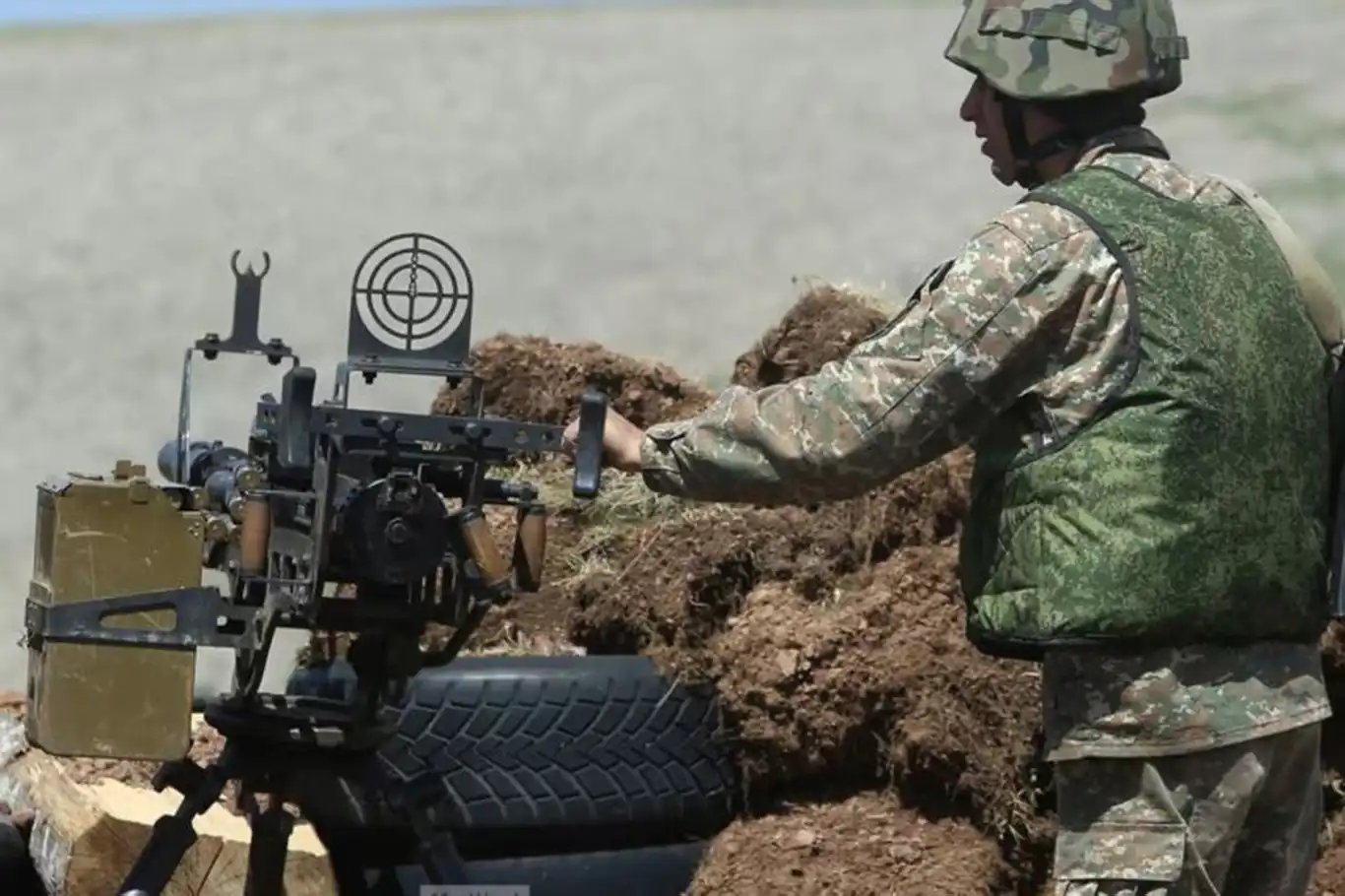 Ermenistan'dan Azerbaycan mevzilerine saldırı Ermenistan'dan Azerbaycan mevzilerine saldırı
