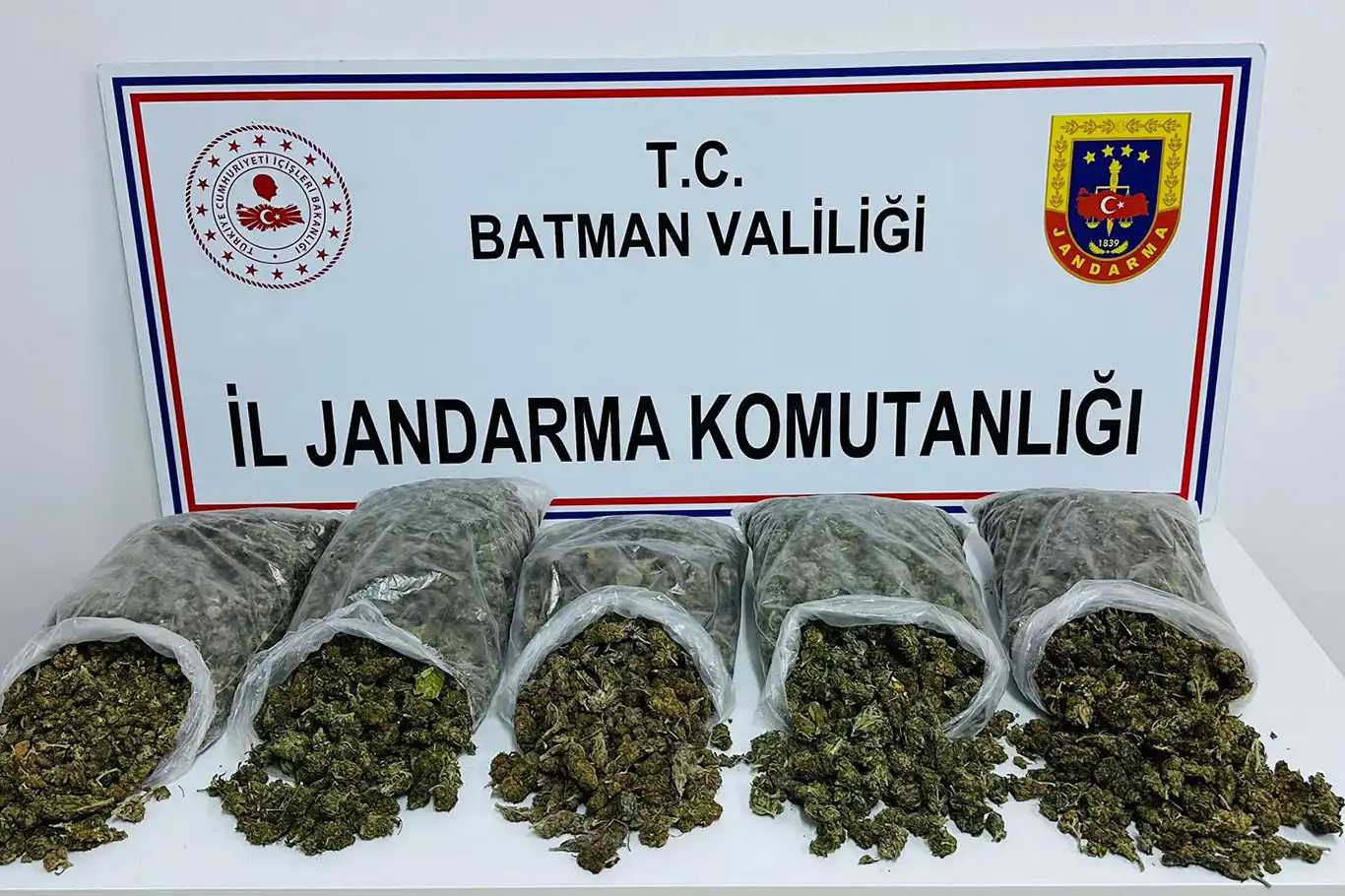 Batman'da uyuşturucu operasyonu: 10 kilo skunk ele geçirildi